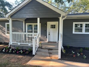 Exterior detail - Newly renovated 4-bedroom house in beautiful Covington (Covington)