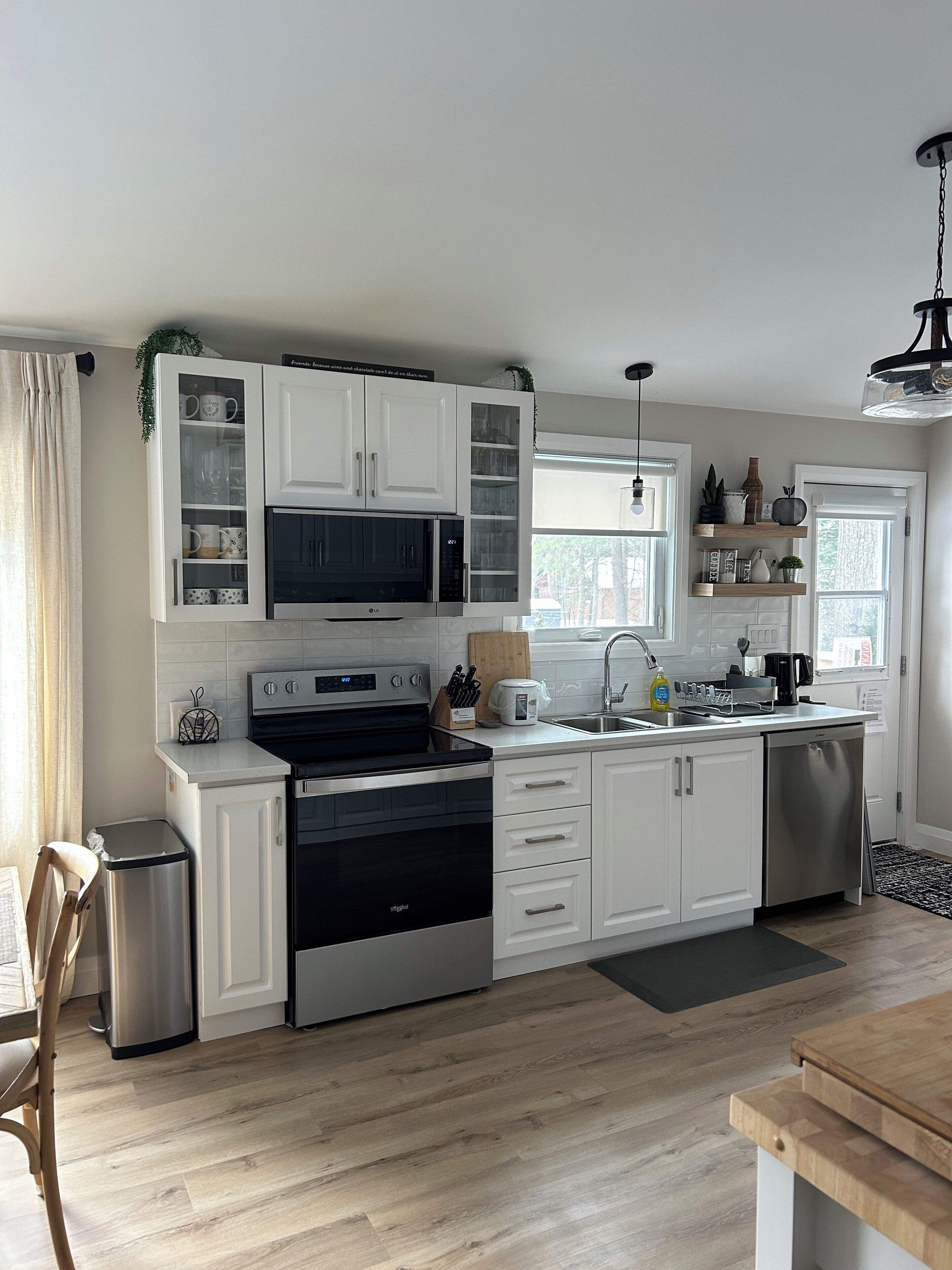 Refrigerador, microondas, horno, placa de cocina