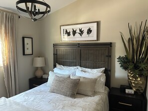 خزنة داخل الغرفة ومكتب ومكواة/لوح كي وواي فاي مجانًا