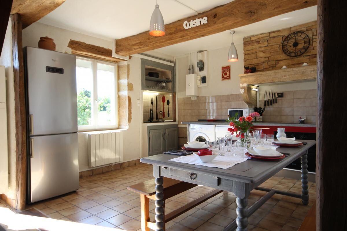 Micro-ondes, four, lave-vaisselle, chaise haute