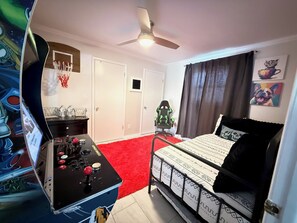 5 bedrooms, WiFi, bed sheets - Spacious 5-bedroom house with private pool (Lynn Haven)