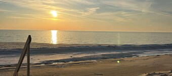 Cozy Lake Michigan Cottage- Perfect for relaxing picturesque lake stays