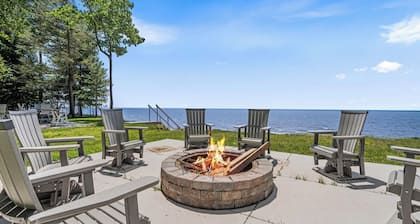 Cozy Lake Michigan Cottage- Perfect for relaxing picturesque lake stays