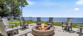 Cozy Lake Michigan Cottage- Perfect for relaxing picturesque lake stays