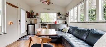 Peaceful tiny home with AC in charming Eugene perfect for getaway
