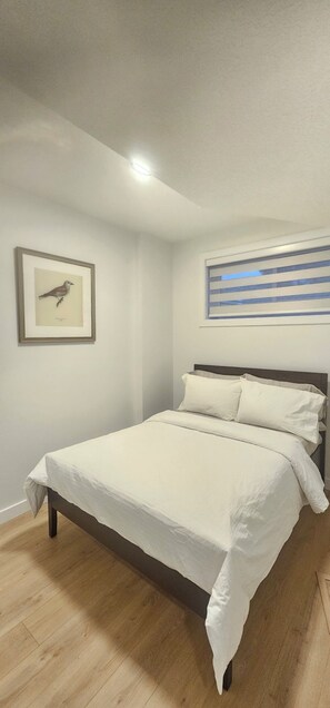 Unclassified image, 3 of 13, button - Pakallen Haven 2bedrm Basemnt Suite 5 mins to UofA/ UofA Hospital. Free wifi (Edmonton)