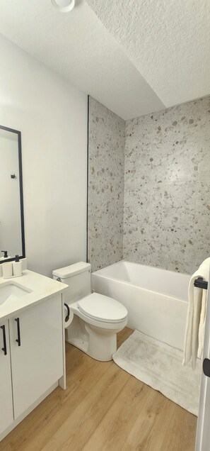 Unclassified image, 4 of 13, button - Pakallen Haven 2bedrm Basemnt Suite 5 mins to UofA/ UofA Hospital. Free wifi (Edmonton)