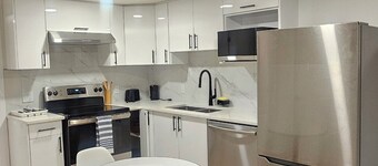 Pakallen Haven 2bedrm Basemnt Suite 5 mins to UofA/ UofA Hospital. Free wifi