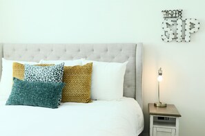 Fer et planche à repasser, lit parapluie, Wi-Fi gratuit, draps fournis