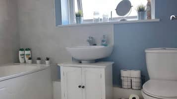 Room, 1 Bedroom | Bathroom