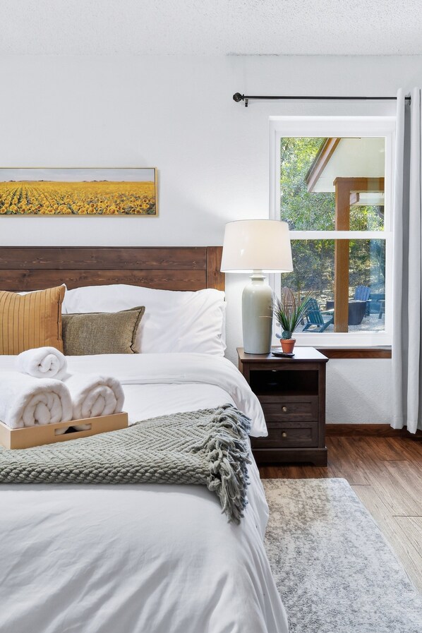 Schreibtisch, WLAN, Bettwäsche