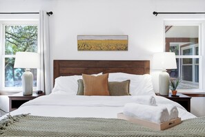 Desk, WiFi, bed sheets