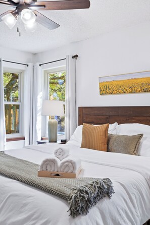 Bureau, Wi-Fi, draps fournis