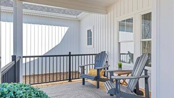 House, Multiple Beds, Balcony (LAKE Twin Cove) | Terrace/patio