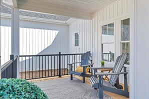 Nhà, nhiều giường, ban công (LAKE Twin Cove) | Hiên