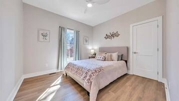 House, Multiple Beds, Balcony (LAKE Twin Cove)