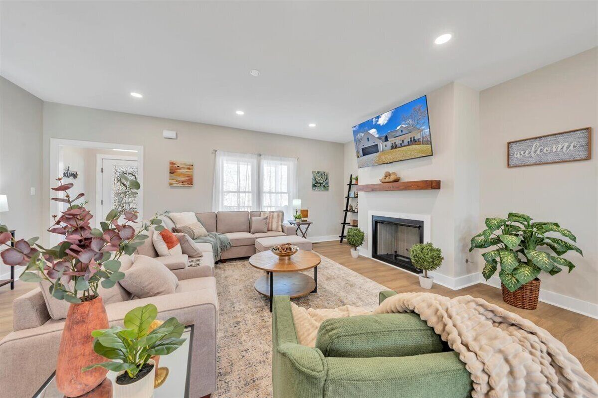 House, Multiple Beds, Balcony (LAKE Twin Cove) | Living area