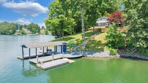 Exterior - Scenic Point - Private Lakefront Home w/ Dock, Fire Pit, Outside Shower & Hot tub (Goodview)