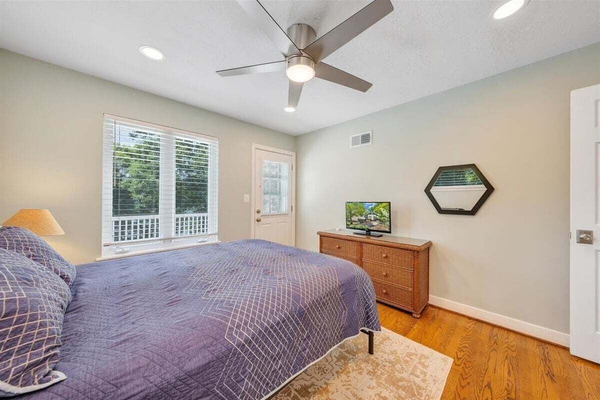 House, Multiple Beds, Hot Tub (LAKE Scenic Point)