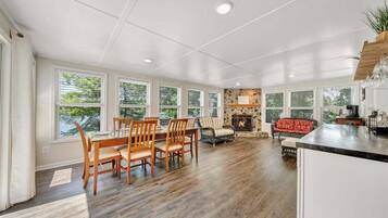 House, Multiple Beds, Hot Tub (LAKE Scenic Point) | Interior