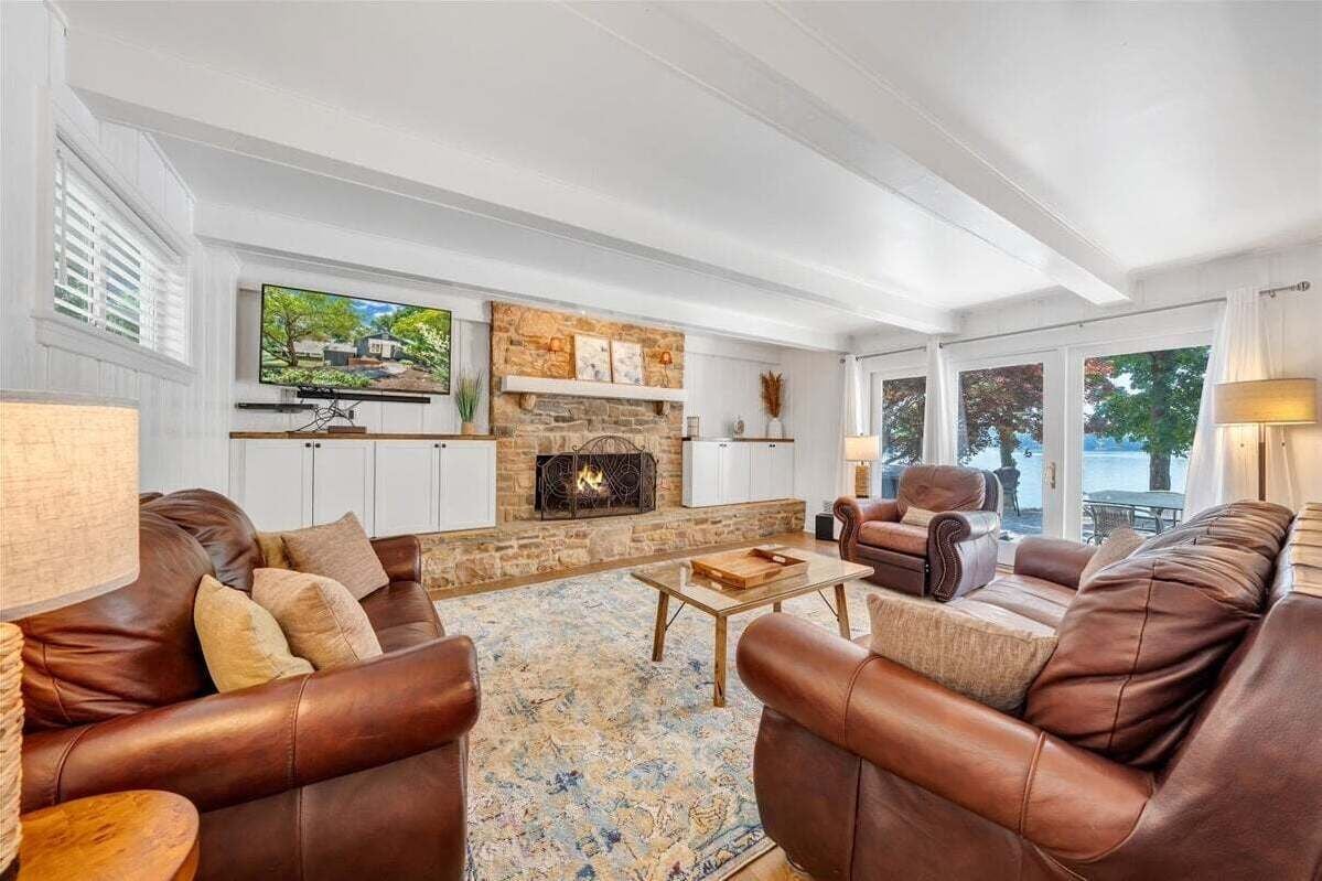 House, Multiple Beds, Hot Tub (LAKE Scenic Point) | Living area