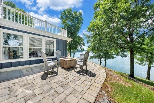 Scenic Point - Private Lakefront Home w/ Dock, Fire Pit, Outside Shower & Hot tub