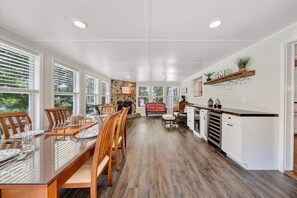 3 bedrooms, individually decorated, individually furnished, bed sheets - Scenic Point - Private Lakefront Home w/ Dock, Fire Pit, Outside Shower & Hot tub (Goodview)