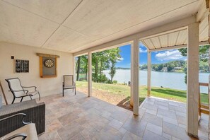 Terrace/patio - Pappy's Place - Lakefront Home With Private Dock (Moneta)