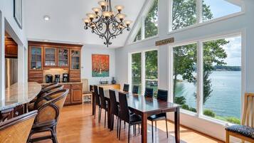 Nhà, nhiều giường, sân hiên (LAKE Pappy's Place on Leeward)