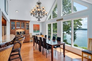 Room - Pappy's Place - Lakefront Home With Private Dock (Moneta)