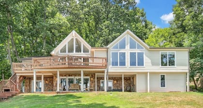 Pappy's Place - Lakefront Home With Private Dock