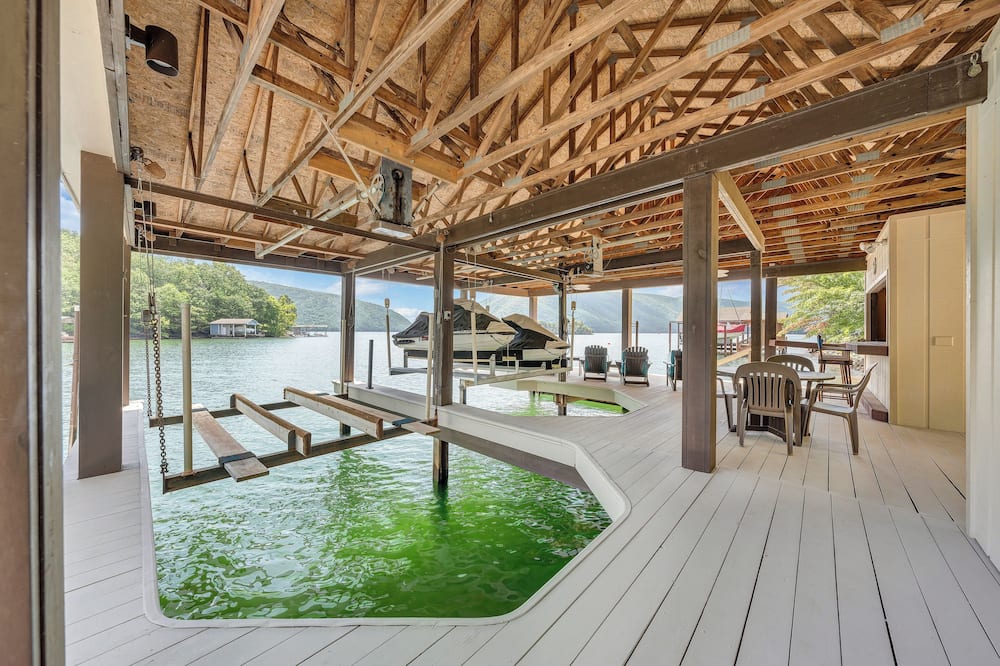 Lake Allure - Private Dock, Indoor Pool, and Hot Tub - Java, VA