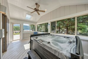 Interior - Lake Allure - Private Dock, Indoor Pool, and Hot Tub (Huddleston)