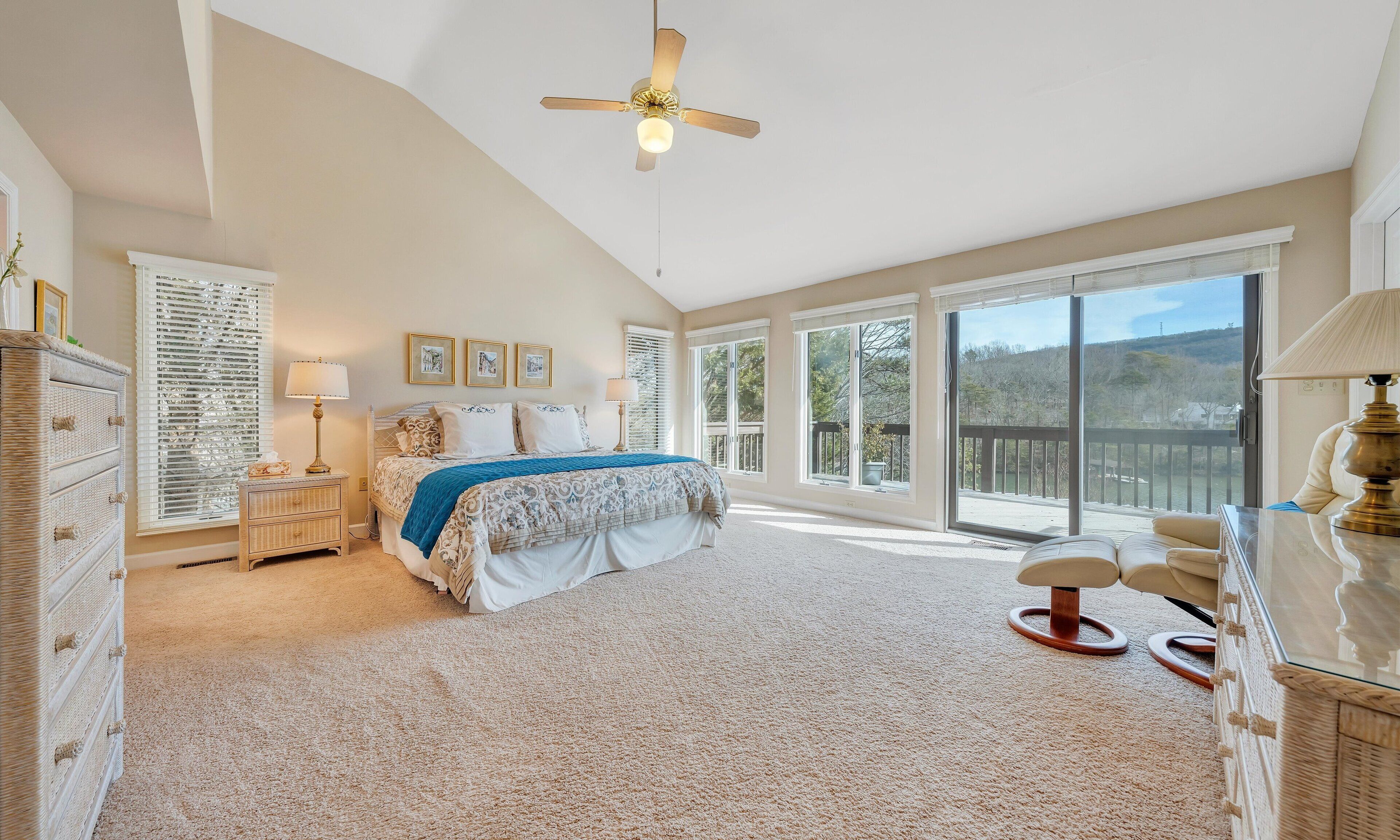 House, Multiple Beds, Pool Access (LAKE Allure)