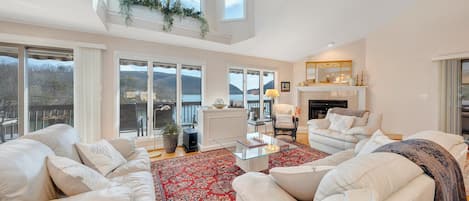 Casa, varias camas, acceso a la piscina (LAKE Allure) | Zona de estar