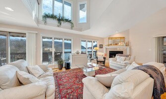 House, Multiple Beds, Pool Access (LAKE Allure) | Living area