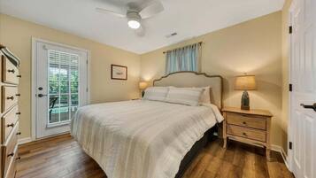 House, Multiple Beds, Patio (LAKE Reflections)