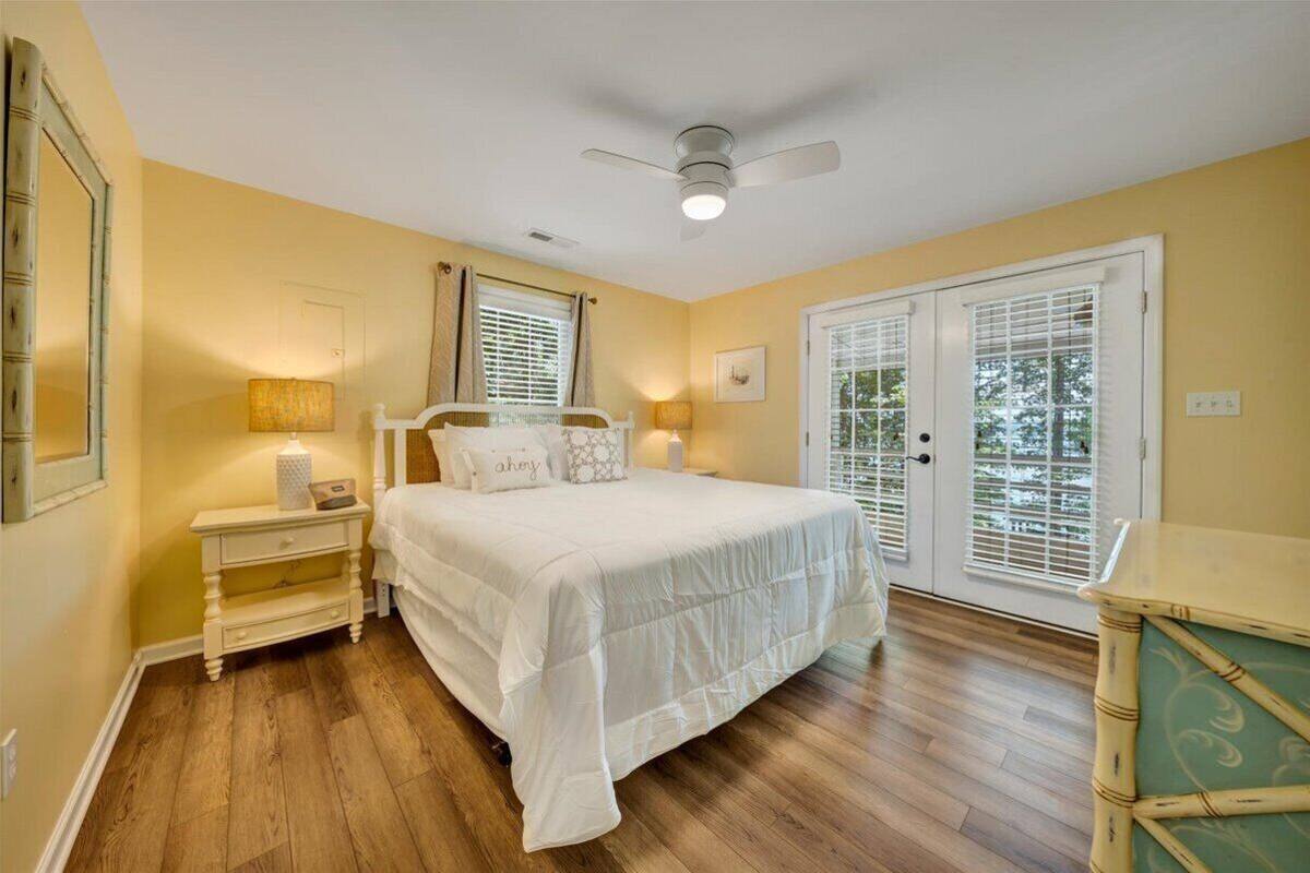 Nhà, nhiều giường, sân hiên (LAKE Reflections)