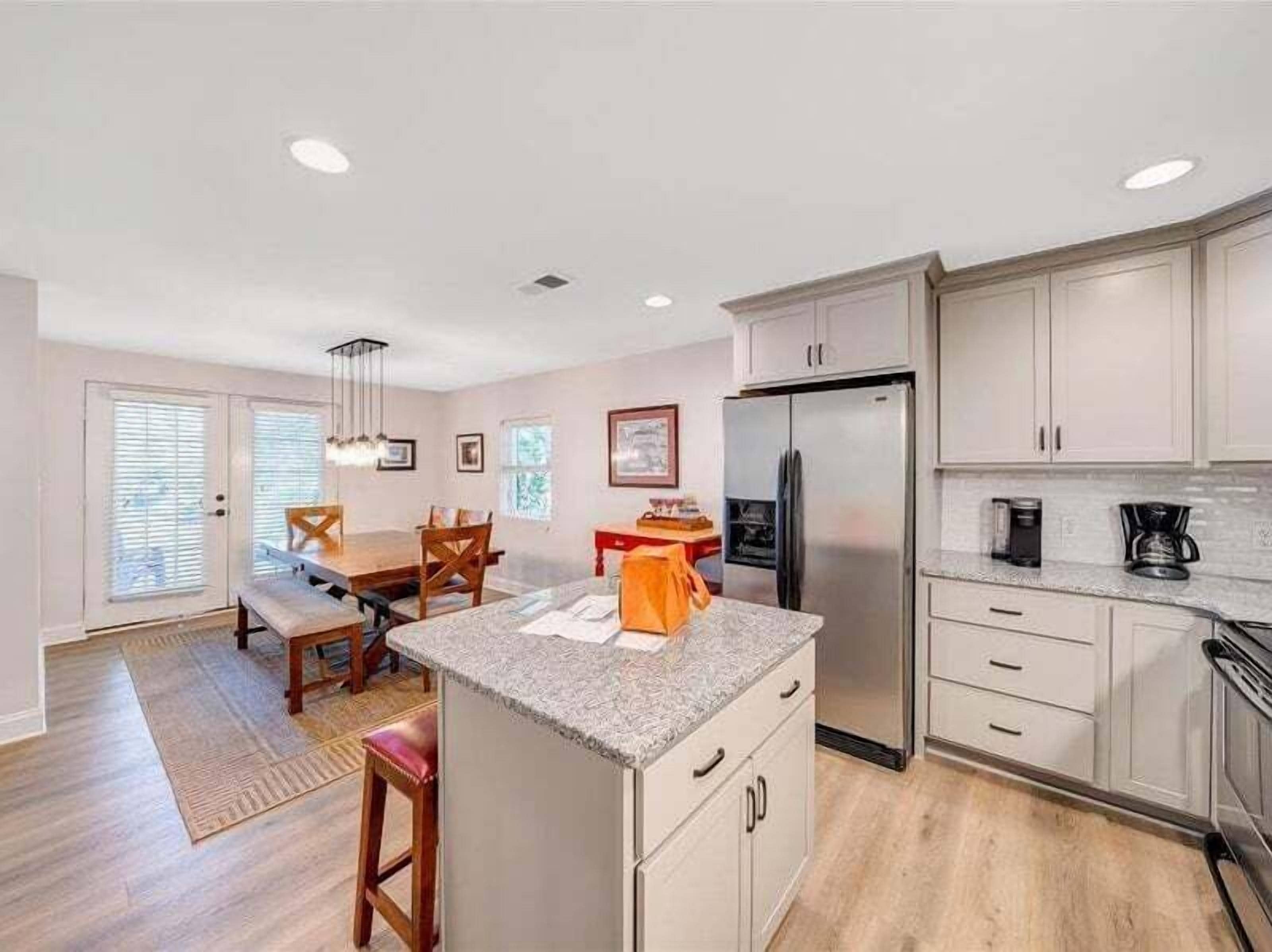 House, Multiple Beds, Patio (LAKE Reflections) | Private kitchen