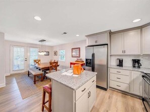 Private kitchen - Lake Reflections - Lakefront With Private Dock, & Fire pit (Huddleston)