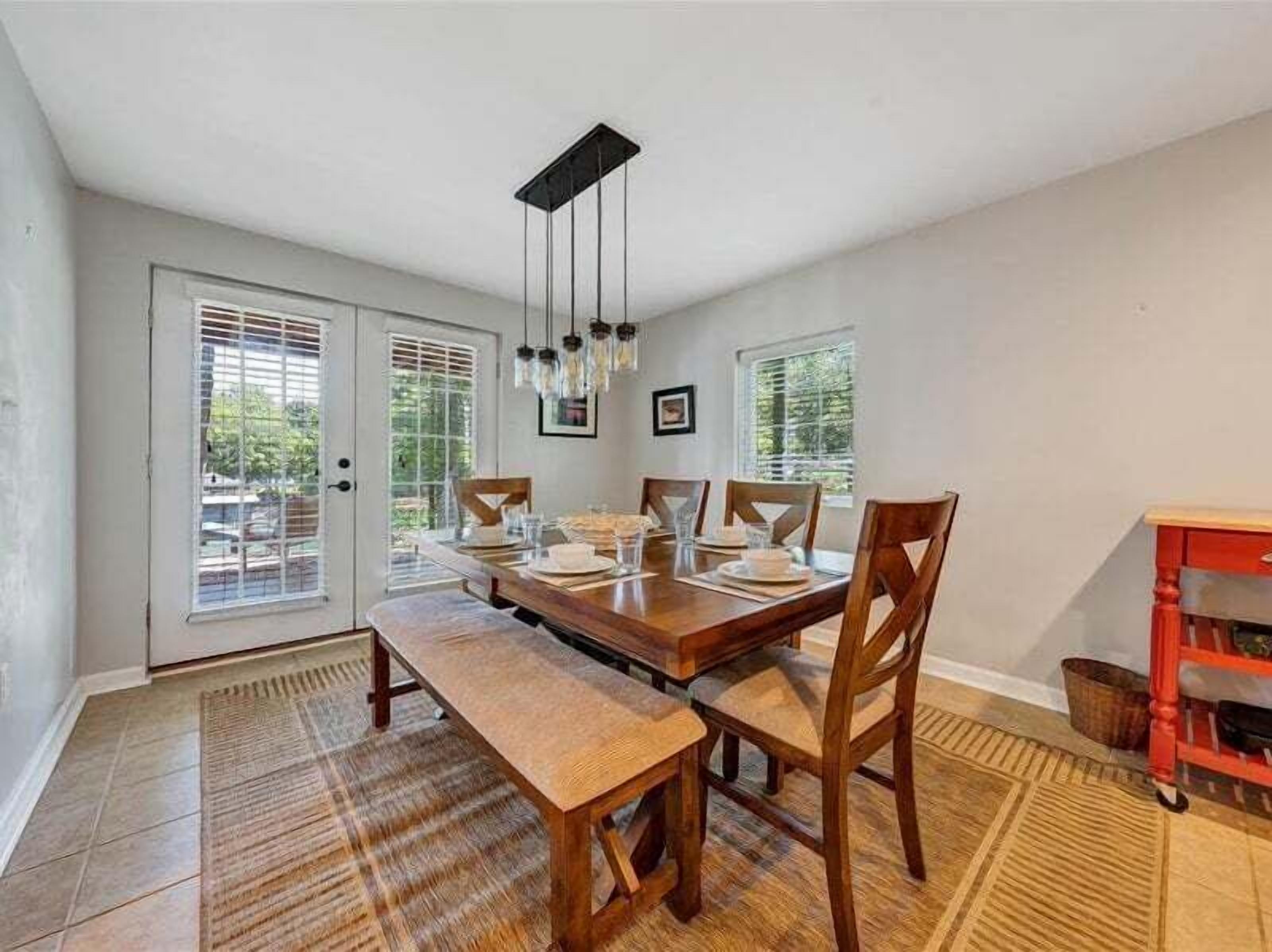 House, Multiple Beds, Patio (LAKE Reflections)