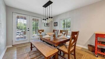 House, Multiple Beds, Patio (LAKE Reflections)