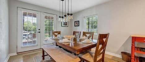 House, Multiple Beds, Patio (LAKE Reflections)