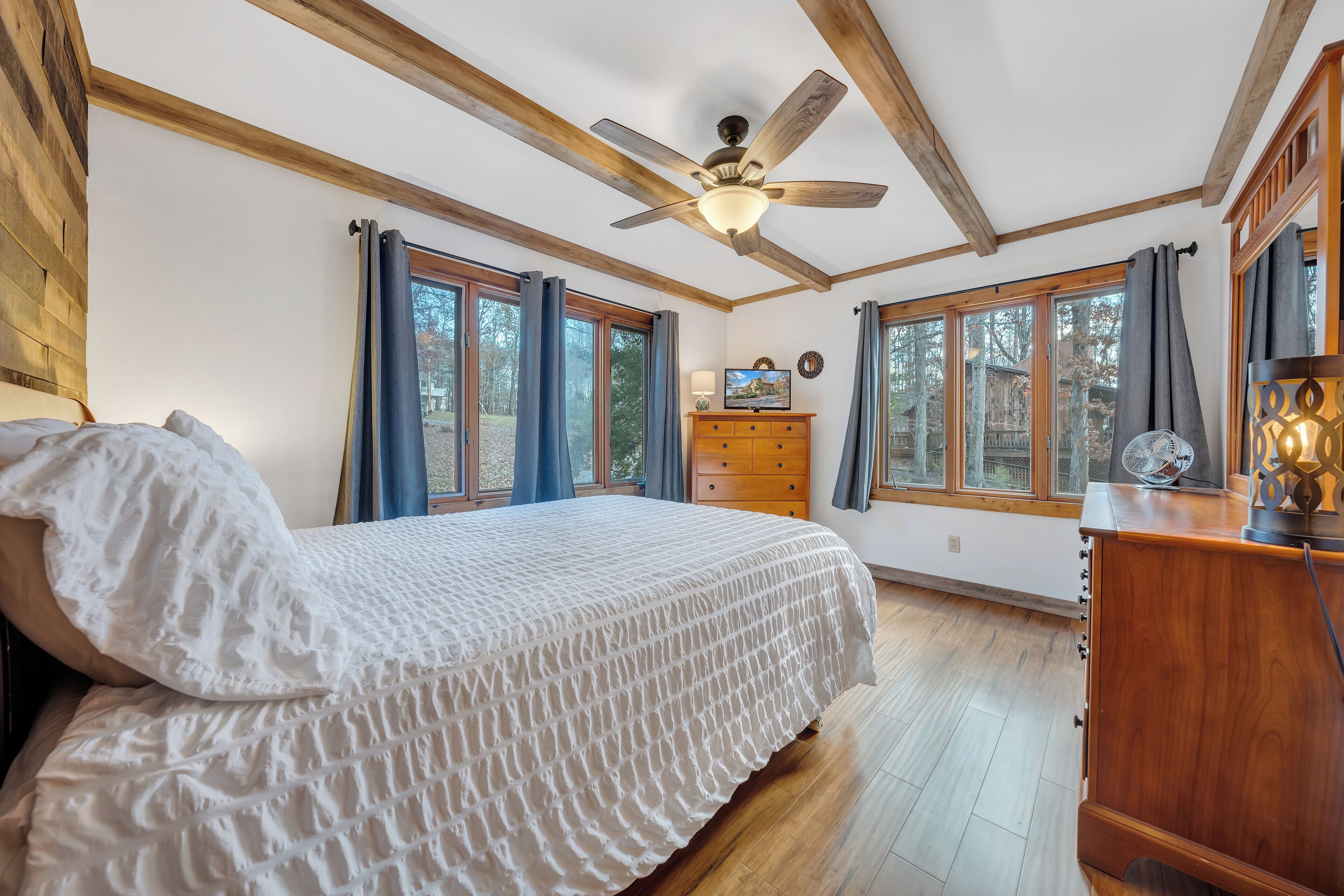 House, Multiple Beds, Hot Tub (LAKEside Lodge)