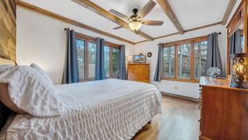 House, Multiple Beds, Hot Tub (LAKEside Lodge)