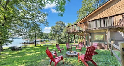 Lakeside Lodge - Lakefront Home With Private Dock & hot tub