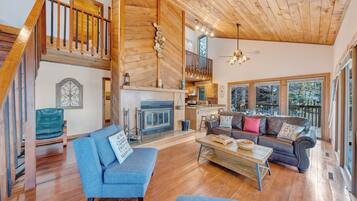 House, Multiple Beds, Hot Tub (LAKEside Lodge) | Living area