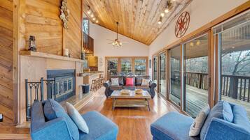 House, Multiple Beds, Hot Tub (LAKEside Lodge) | Living area