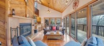Lakeside Lodge - Lakefront Home With Private Dock & hot tub