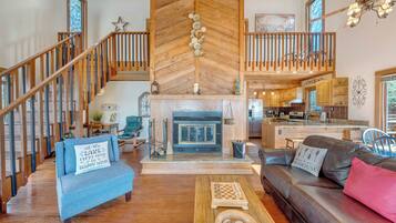 House, Multiple Beds, Hot Tub (LAKEside Lodge) | Living area
